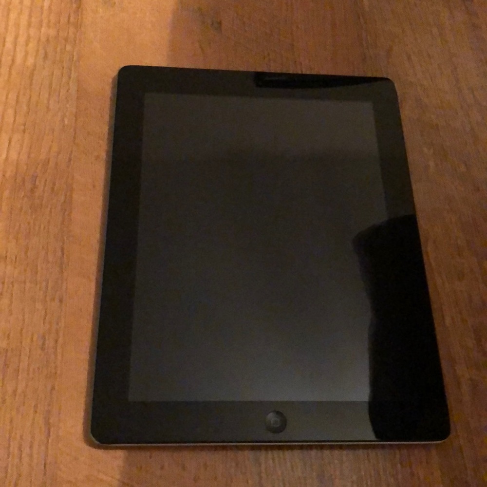 IPad - Picture 3 of 4